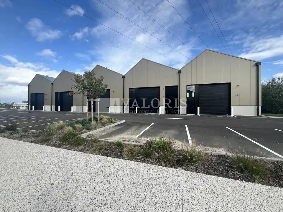 Flex in Toussieu for sale Building Photo- Image 1 of 8