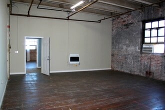 1300 W 13th St, Kansas City, MO for lease Interior Photo- Image 1 of 6