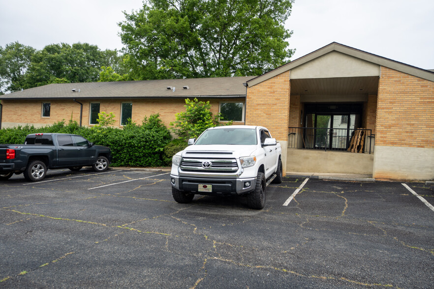 103 N Washington Ave, Eatonton, GA for lease - Building Photo - Image 1 of 8