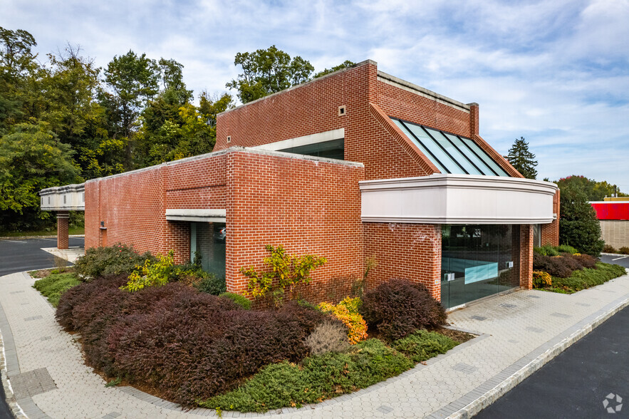 1249 Market St, Lemoyne, PA for sale - Primary Photo - Image 1 of 1