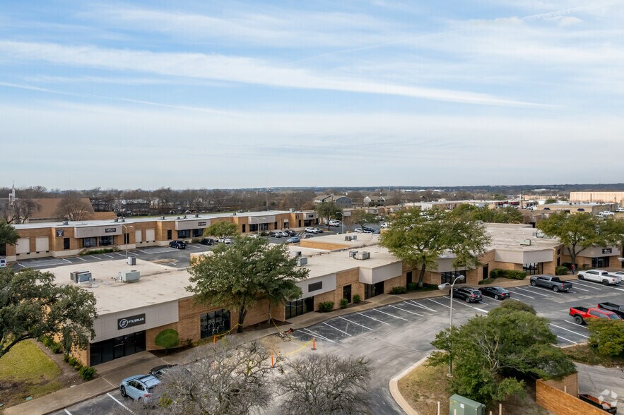 8868 Research Blvd, Austin, TX for lease - Building Photo - Image 2 of 4