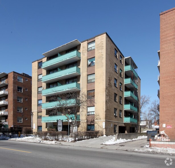 246 Cosburn Ave, Toronto, ON for sale - Primary Photo - Image 1 of 1