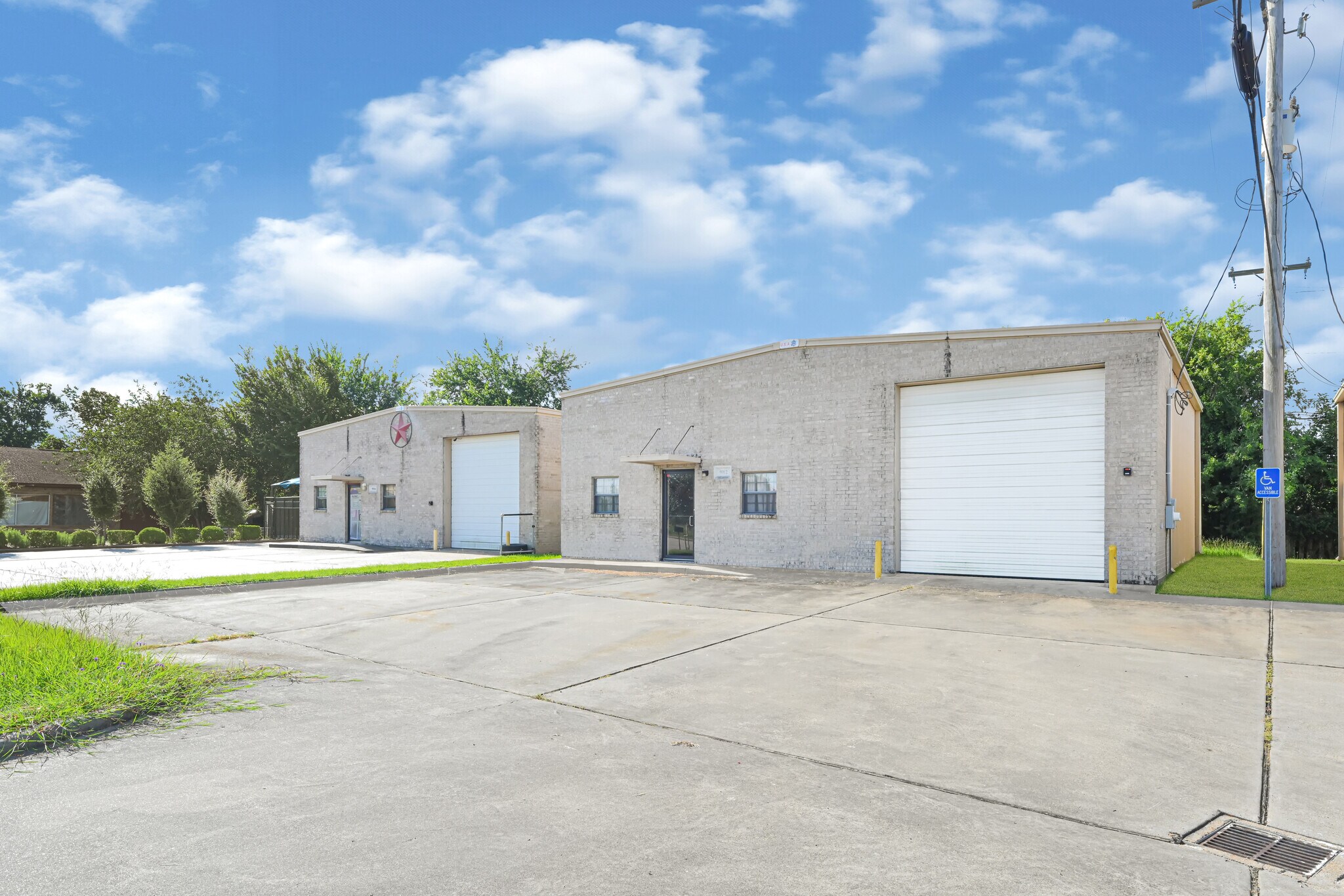 5912 E FM-517, Dickinson, TX for lease Primary Photo- Image 1 of 12