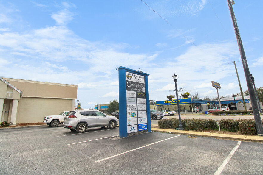 307 S McKenzie St, Foley, AL for lease - Building Photo - Image 3 of 13