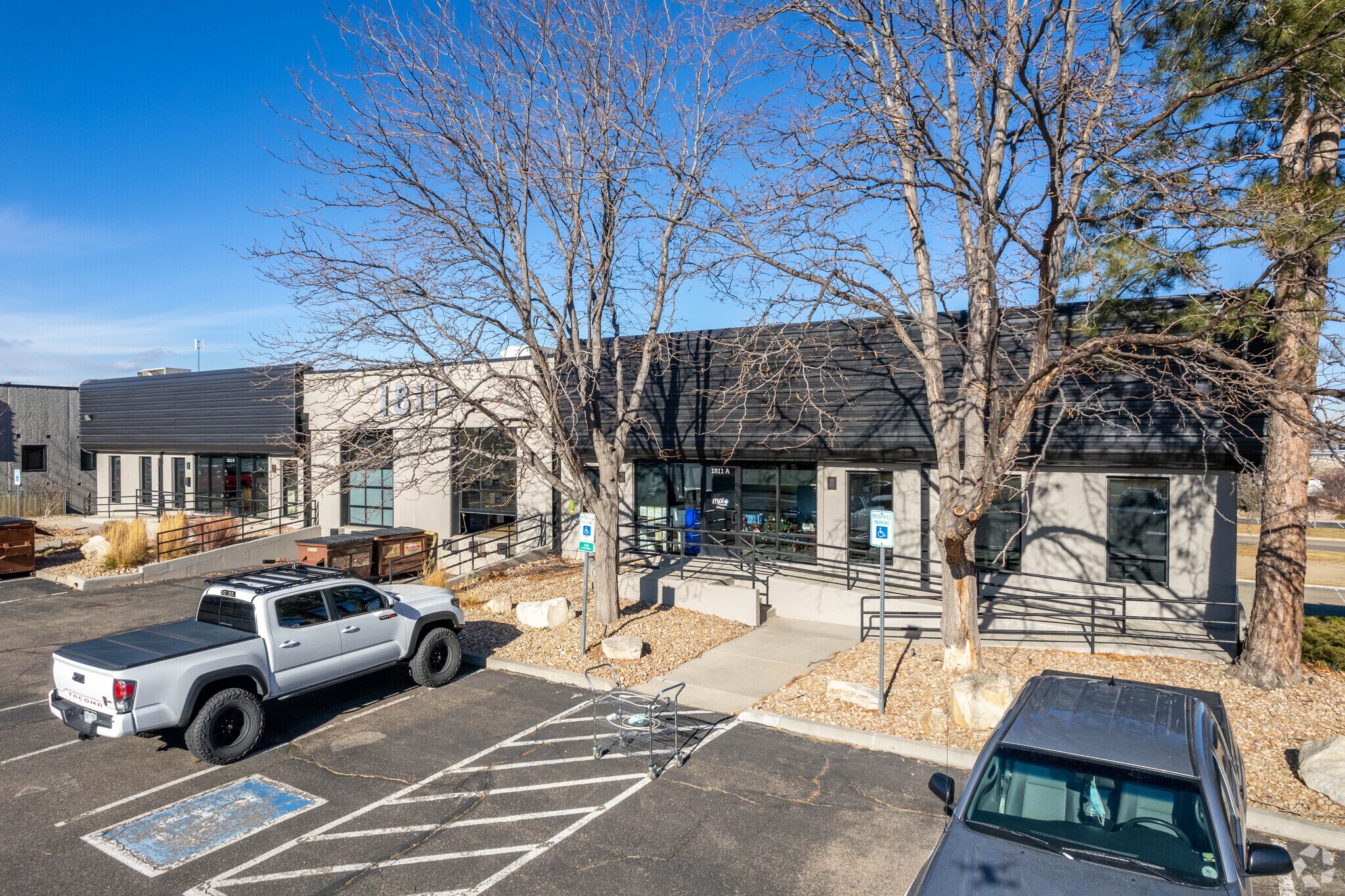 1811 Lefthand Cir, Longmont, CO for sale Primary Photo- Image 1 of 1