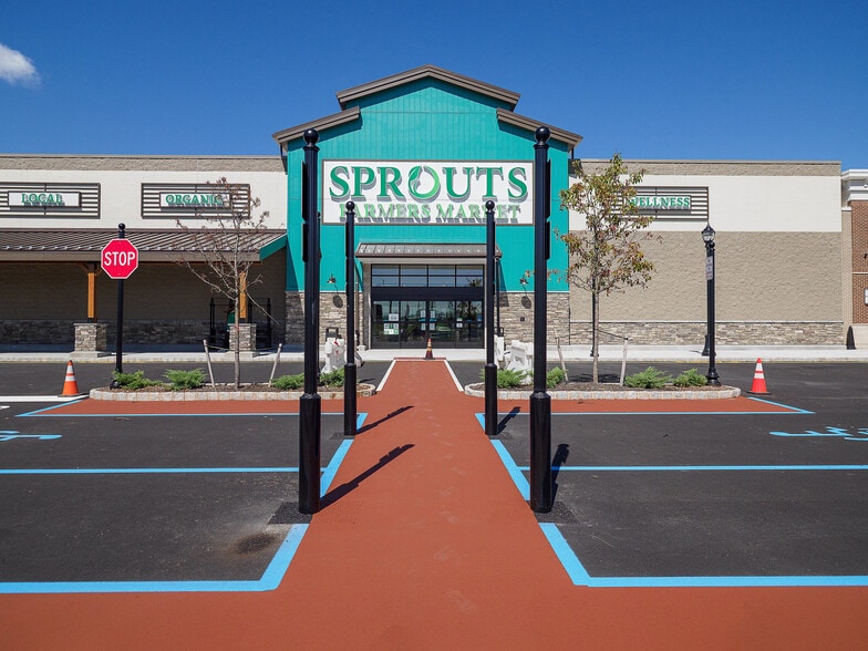 1000 Saint Georges Ave, Avenel, NJ for lease - Building Photo - Image 3 of 25