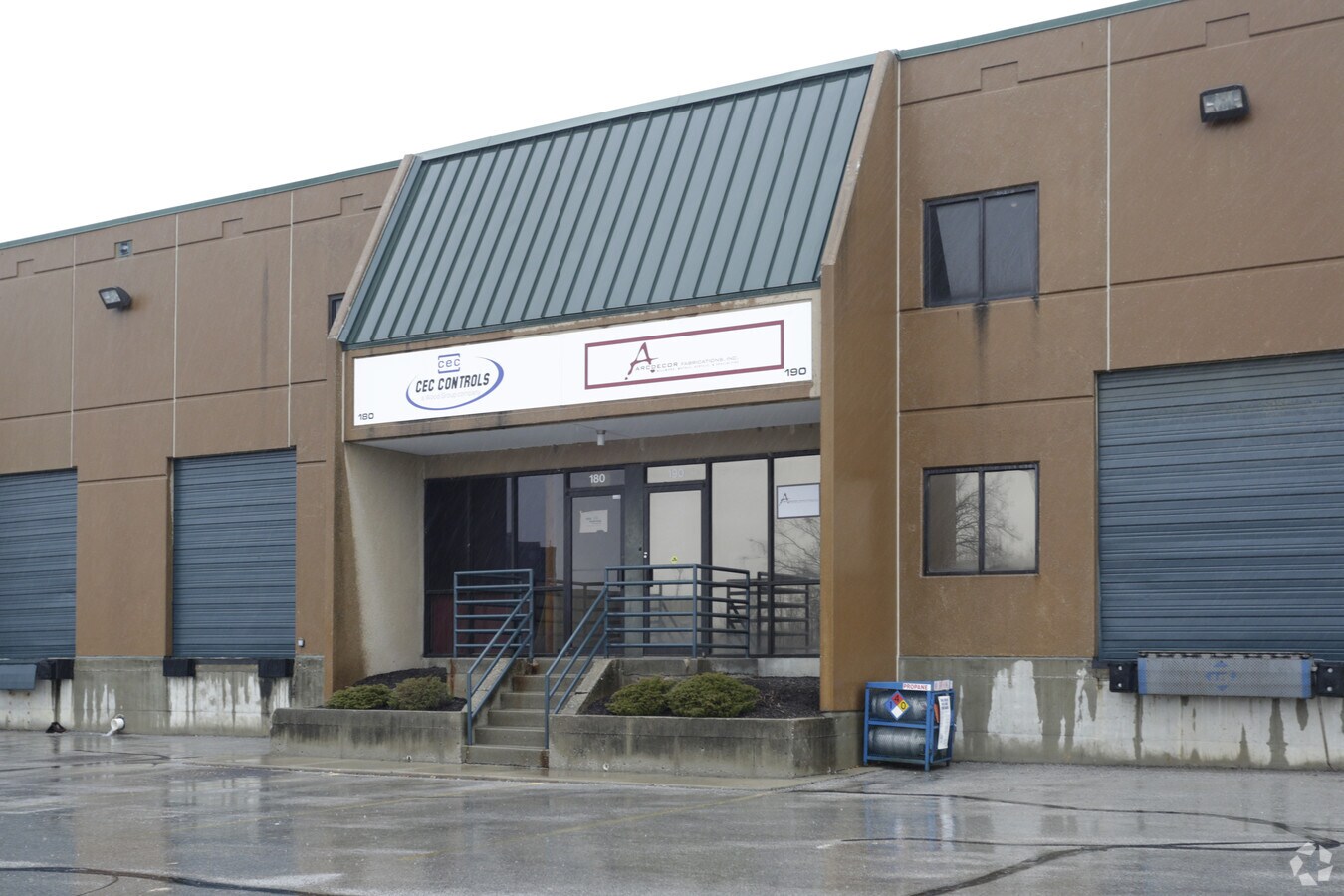 2604 NE Industrial Dr, Kansas City, MO 64117