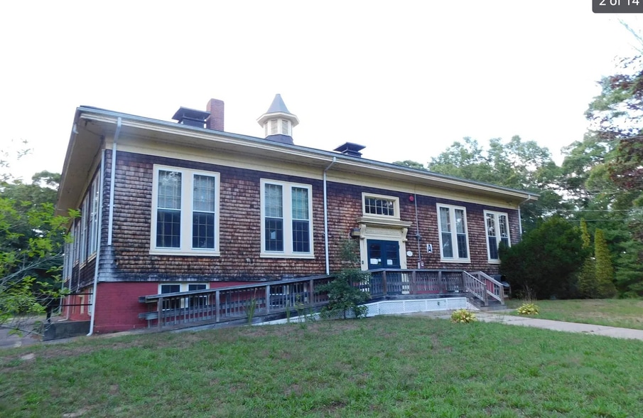 1073 Main St, West Wareham, MA 02576