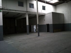 Flex in Trappes for lease Building Photo- Image 1 of 14