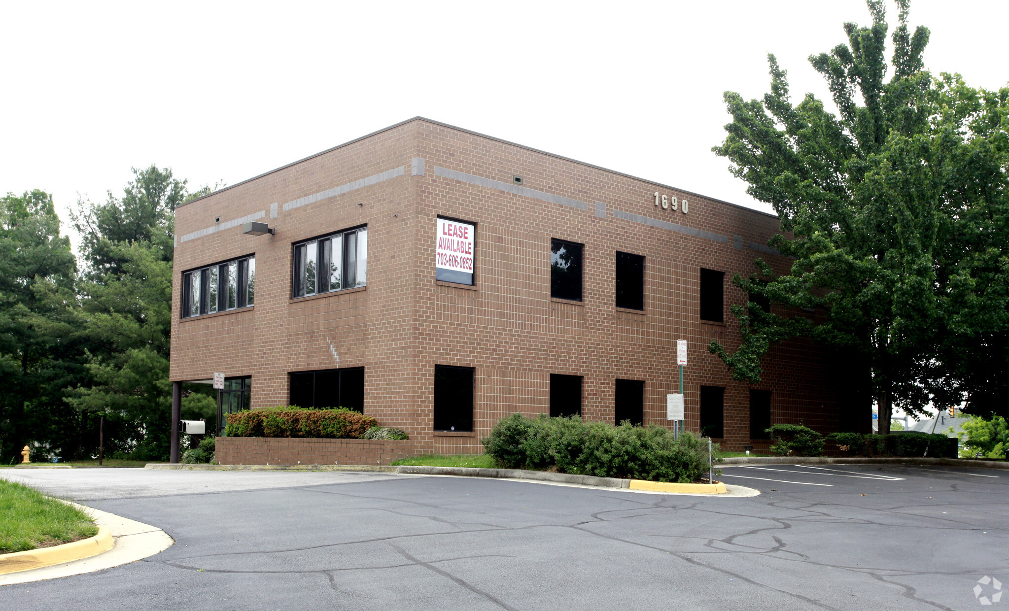 1690 Old Bridge Rd, Woodbridge, VA for sale Primary Photo- Image 1 of 1