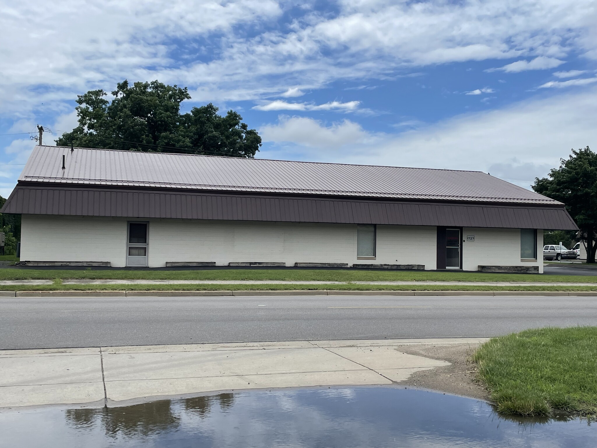 1727 W Lusher Ave, Elkhart, IN for sale Building Photo- Image 1 of 8