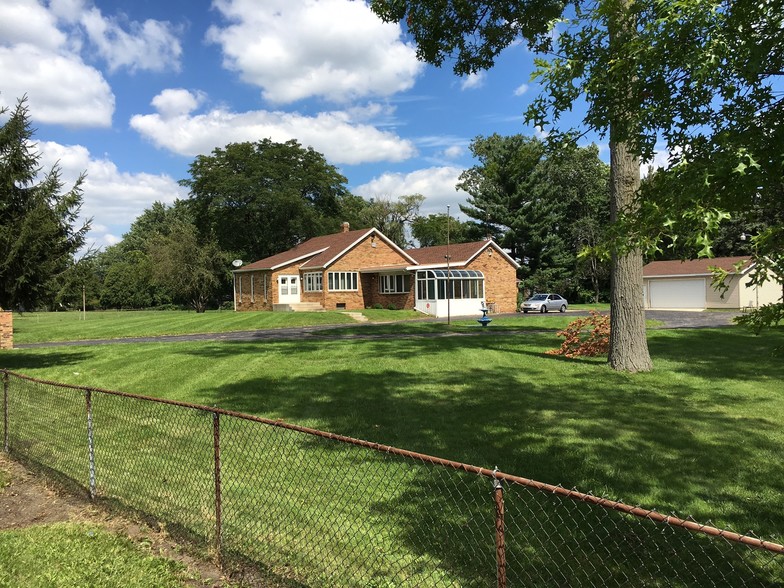 2706 Grape Rd, Mishawaka, IN for sale - Building Photo - Image 1 of 7