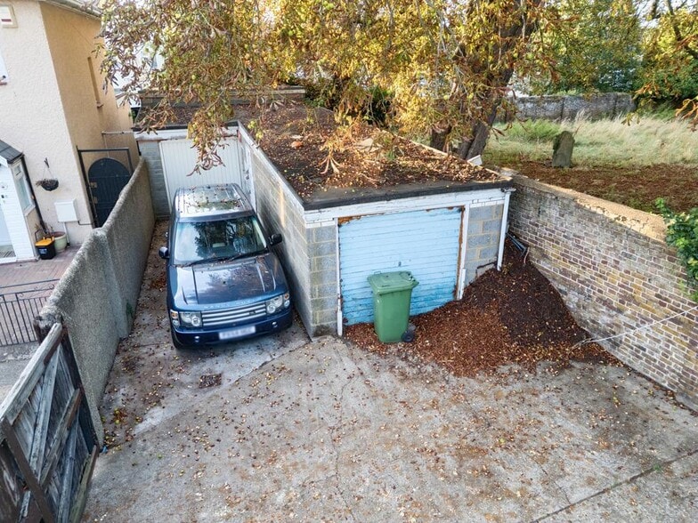 16 Austin Rd, Northfleet for sale - Building Photo - Image 3 of 5