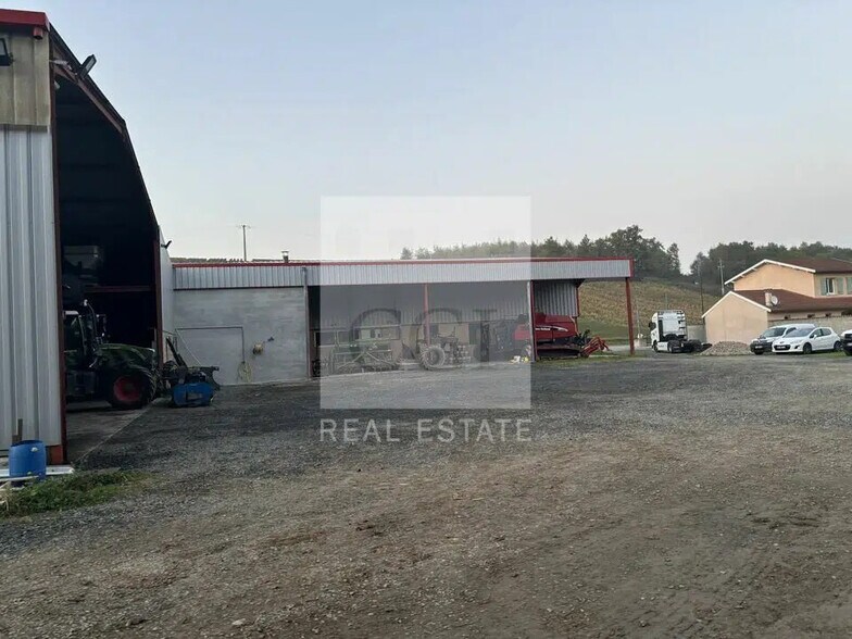 Office in Porte des Pierres Dorées for lease - Building Photo - Image 3 of 8