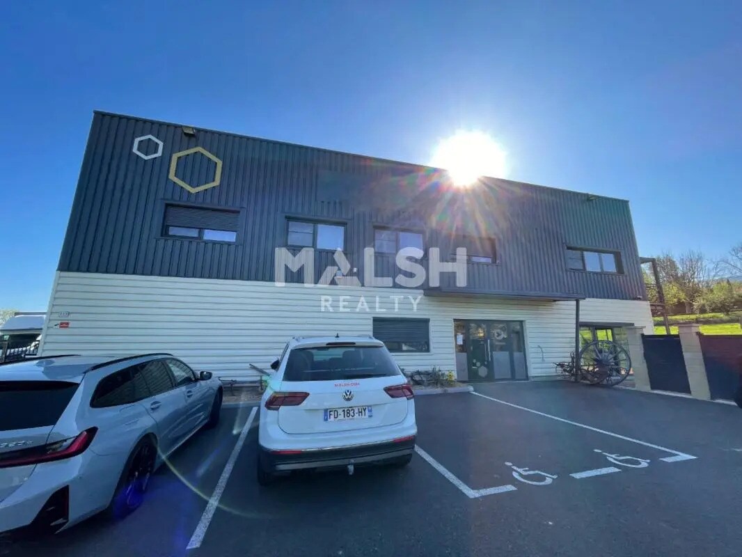 Flex in Chasselay for lease Building Photo- Image 1 of 17