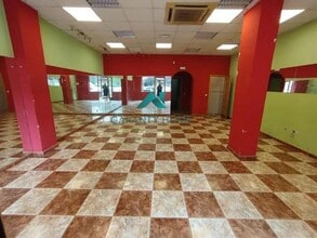 Retail in Fuenlabrada, Madrid for lease Interior Photo- Image 2 of 4