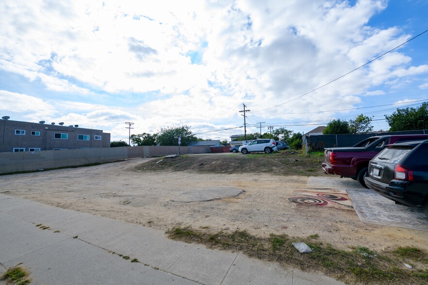 1319 Wilmington Blvd blvd, Wilmington, CA for sale - Building Photo - Image 3 of 4