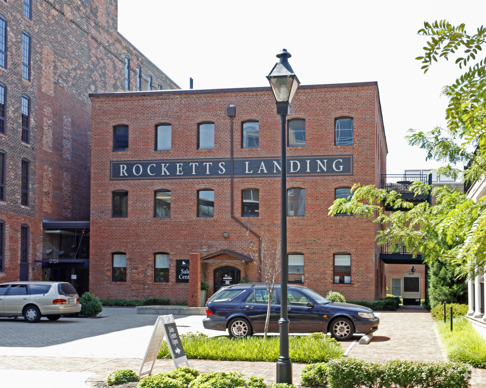 211 Rocketts Way, Richmond, VA for sale Primary Photo- Image 1 of 1