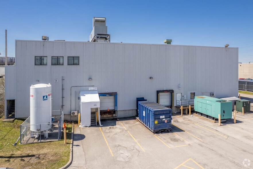 3885 Boul Industriel, Laval, QC for lease - Building Photo - Image 3 of 4