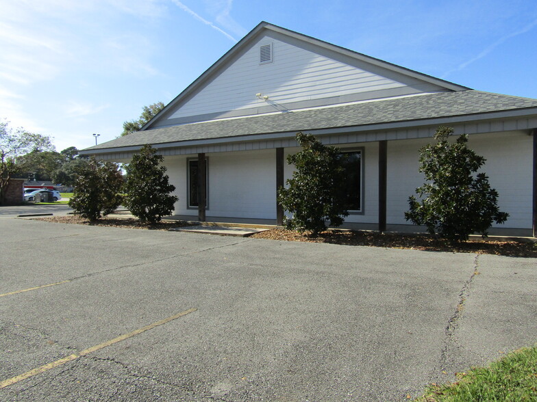 521 N Lewis St, New Iberia, LA for sale - Building Photo - Image 3 of 17