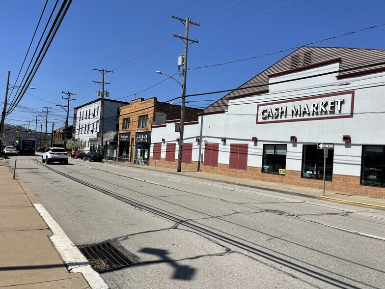 1017 4th Ave, Coraopolis, PA for lease - Building Photo - Image 2 of 11