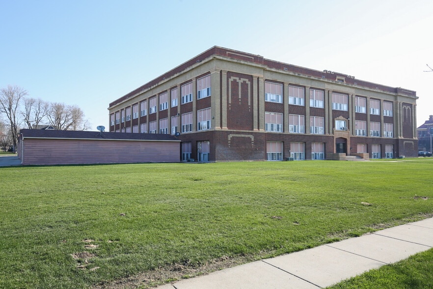 109 E Luverne St, Luverne, MN for sale - Building Photo - Image 3 of 39