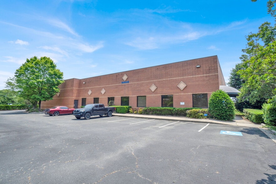 10605 Southern Loop Blvd, Pineville, NC for lease - Primary Photo - Image 1 of 10