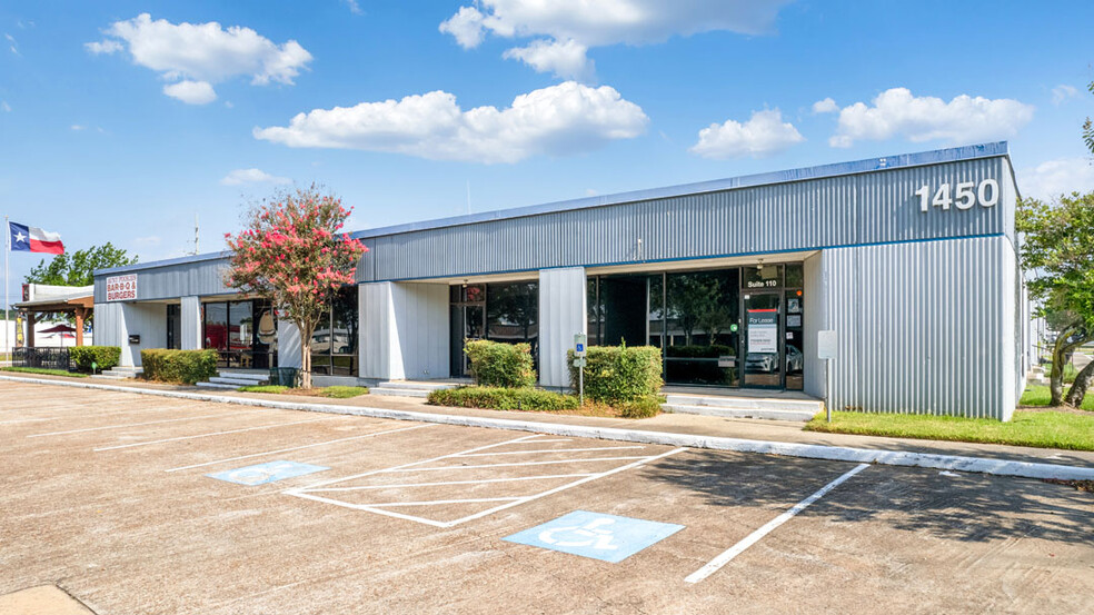 10696 Haddington Dr, Houston, TX for lease - Building Photo - Image 3 of 7