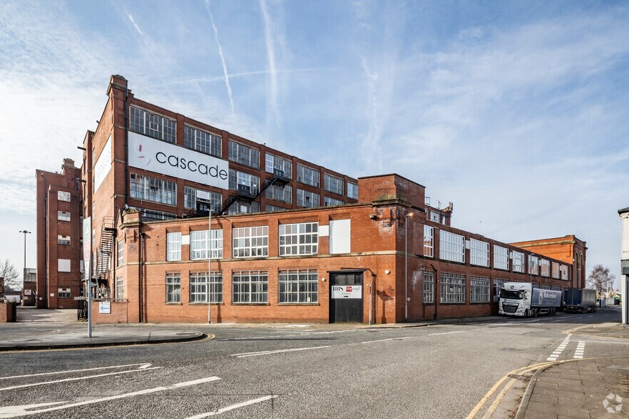 Oldham Broa, Oldham for sale - Primary Photo - Image 1 of 1