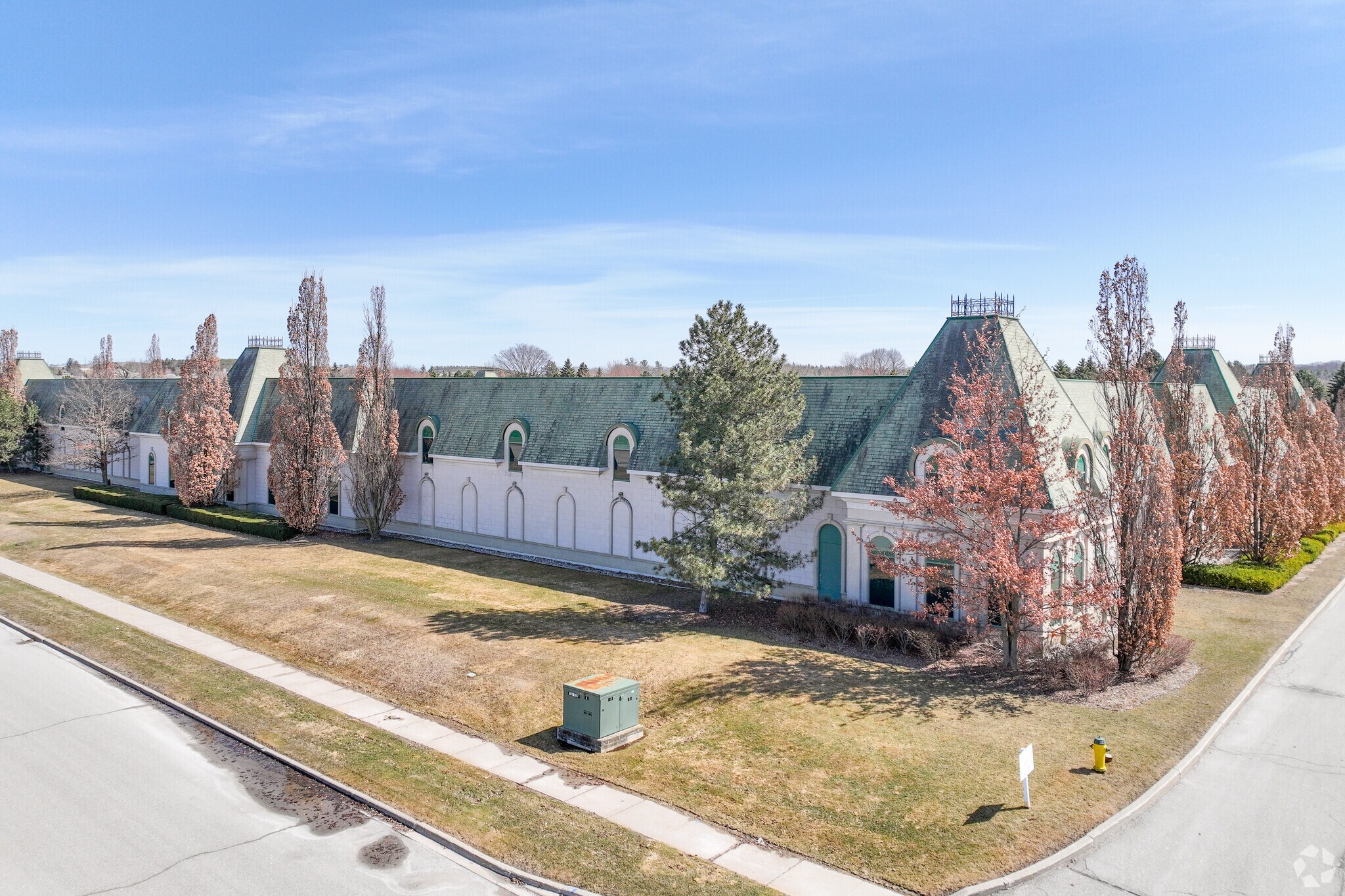 455 Magna Dr, Aurora, ON for sale Primary Photo- Image 1 of 1