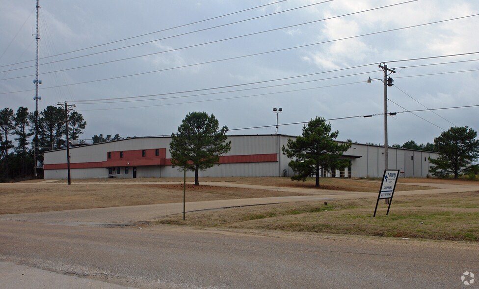 400 E Industrial Park Rd, Holly Springs, MS for lease - Building Photo - Image 1 of 29