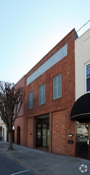 209 10th St, North Wilkesboro, NC for lease - Building Photo - Image 1 of 6