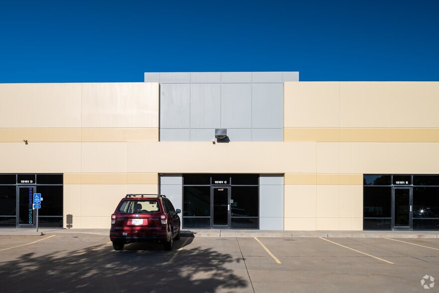 18167 Edison Ave, Chesterfield, MO for lease - Building Photo - Image 3 of 8