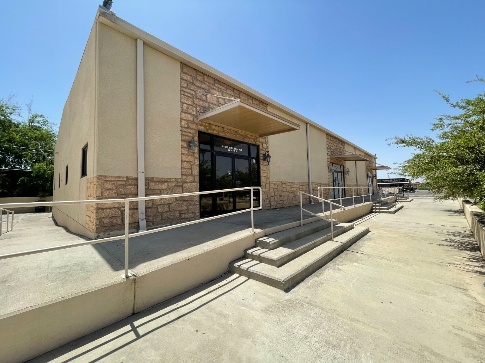 619 E Calton Rd, Laredo, TX for sale Primary Photo- Image 1 of 1