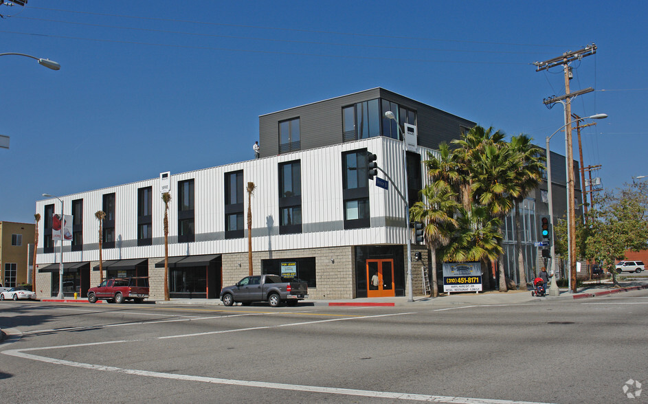 1645 Abbot Kinney Blvd, Venice, CA for lease - Building Photo - Image 2 of 11