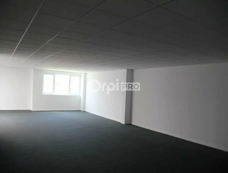 Office in Tourcoing for lease - Interior Photo - Image 3 of 6