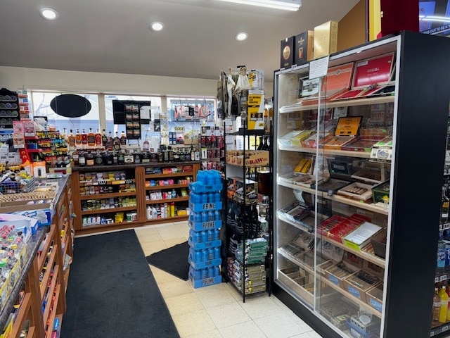 4292-4296 Green Lake Rd, West Bloomfield, MI for sale - Interior Photo - Image 3 of 9