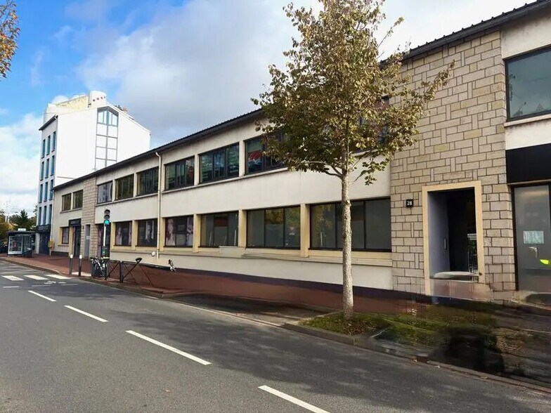Office in Joinville-le-Pont for lease - Building Photo - Image 1 of 11