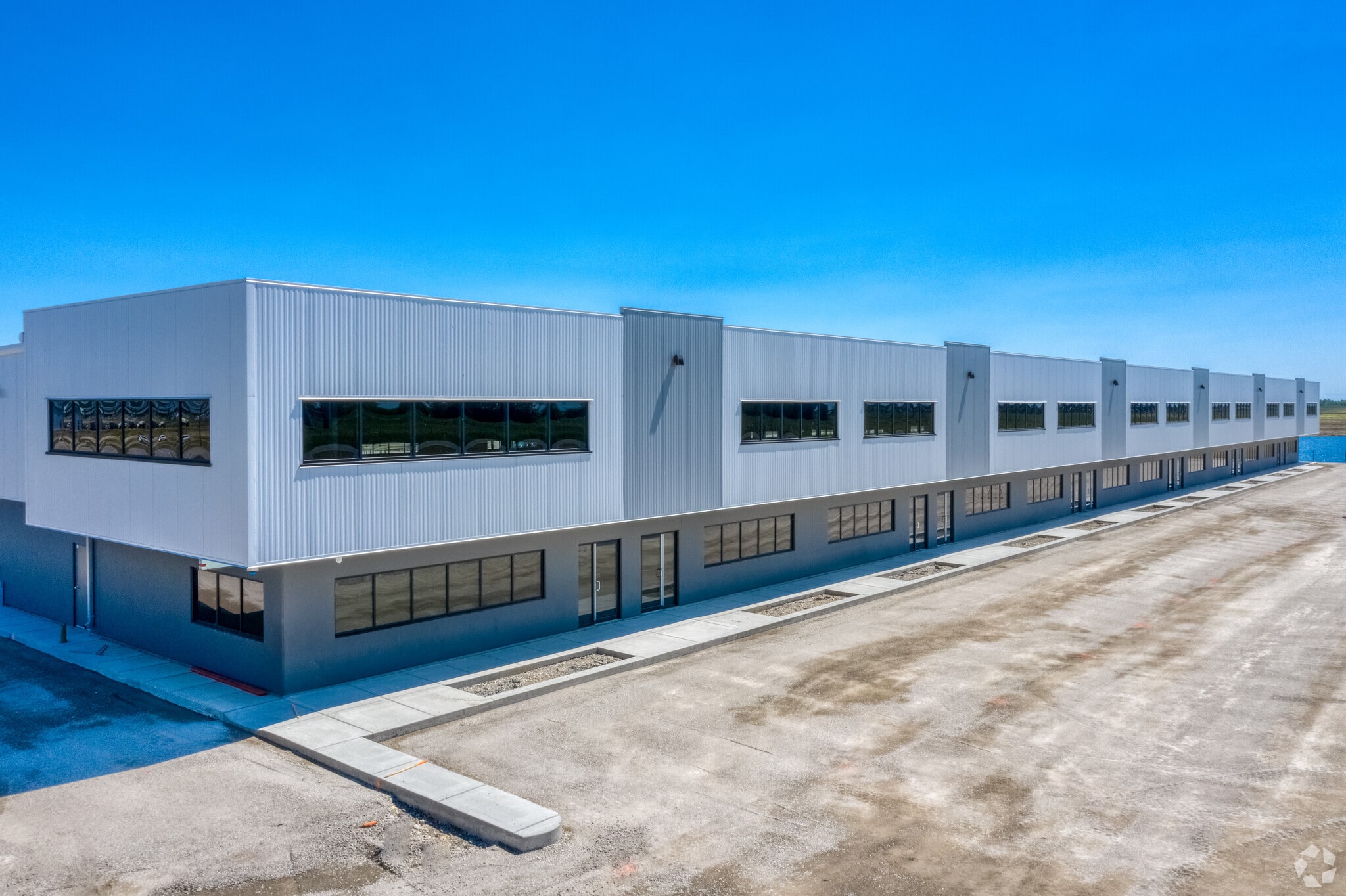 505 Carmek Blvd SE, Rocky View No 44, AB for sale Primary Photo- Image 1 of 1