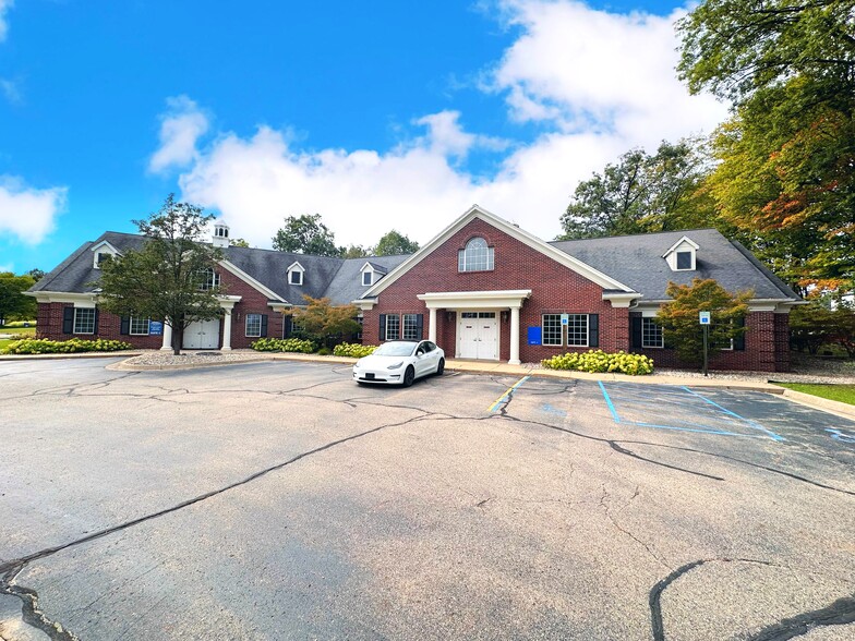 1720 Abbey Rd, East Lansing, MI for sale - Building Photo - Image 1 of 13