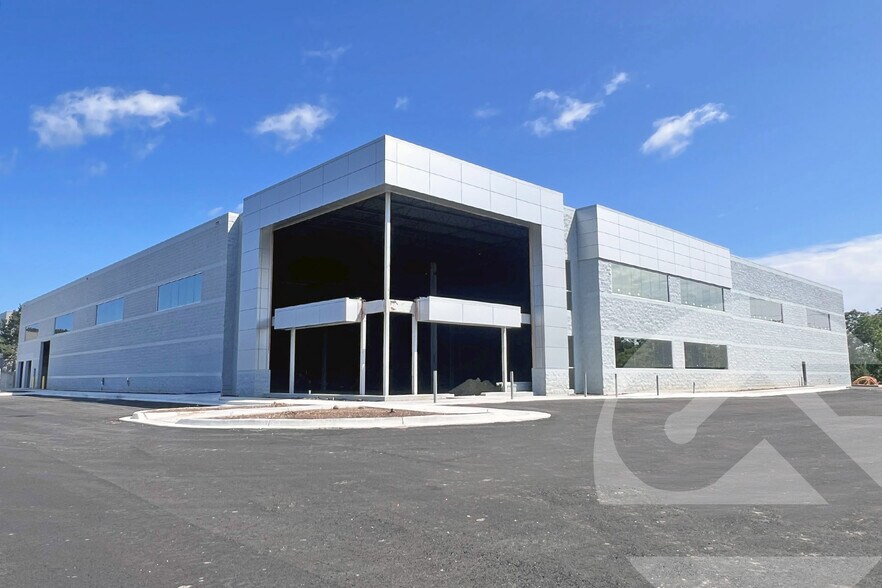 1465 Pacific Dr, Auburn Hills, MI for sale - Primary Photo - Image 1 of 1