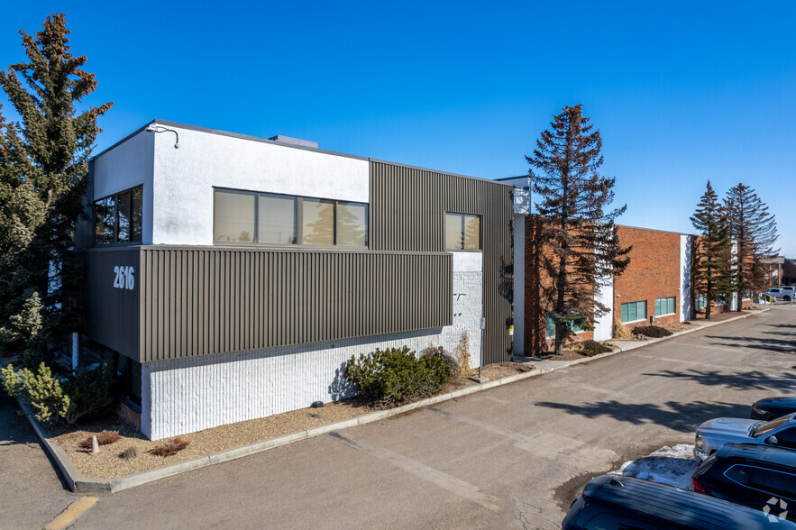 2616 18th St NE, Calgary, AB for lease - Building Photo - Image 1 of 7