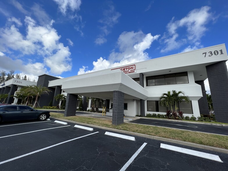 7301 W Palmetto Park Rd, Boca Raton, FL for lease - Building Photo - Image 3 of 7