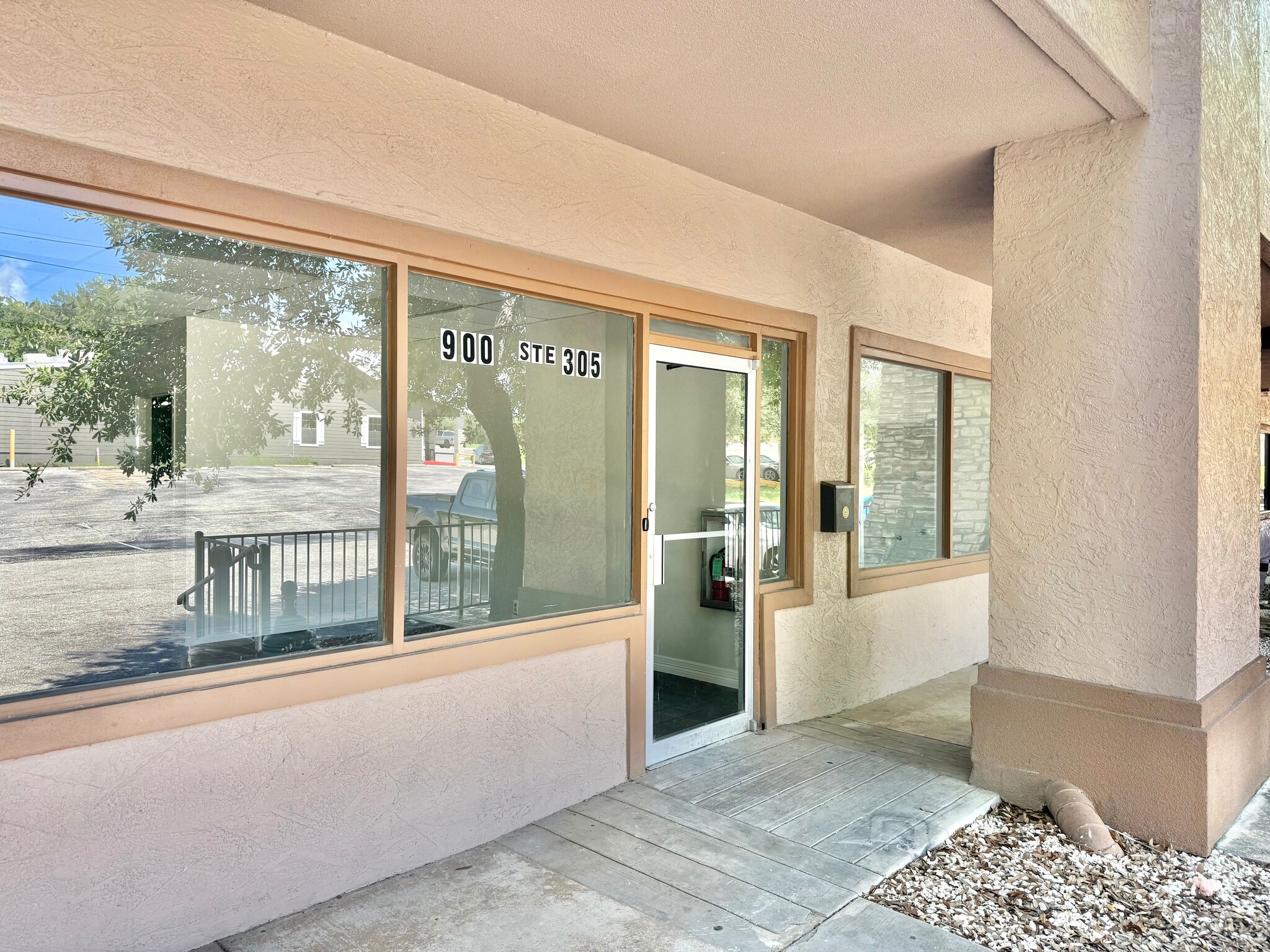 900 Round Rock Ave, Round Rock, TX for lease Interior Photo- Image 1 of 7