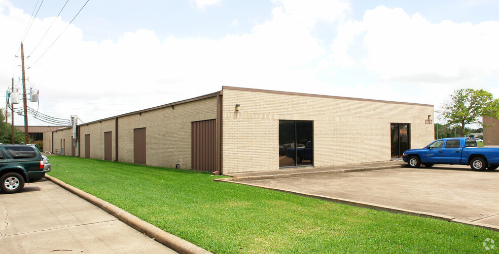 3737 Westcenter Dr, Houston, TX for lease - Building Photo - Image 3 of 14