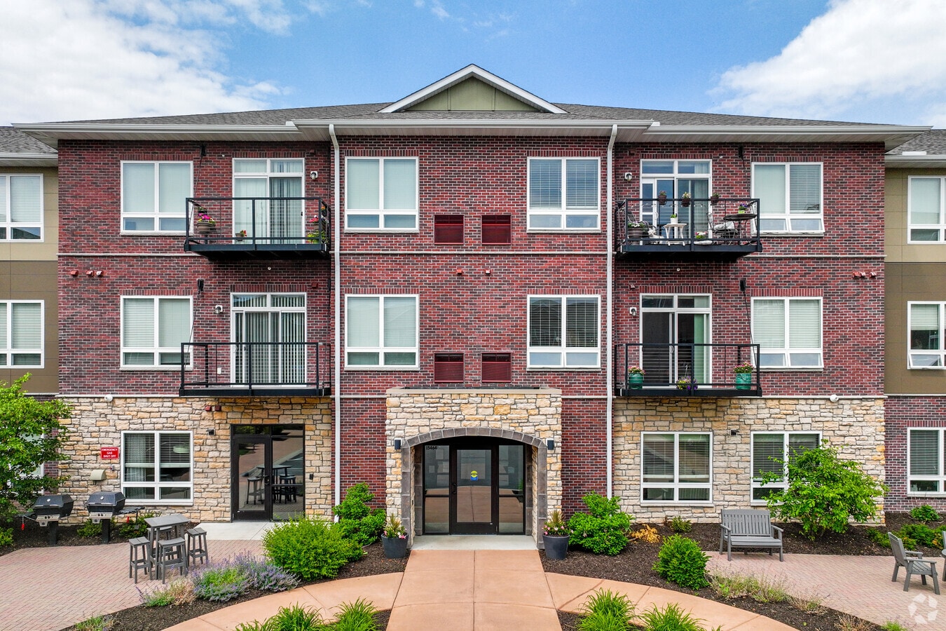 15430 Founders Ln, Apple Valley, MN 55124