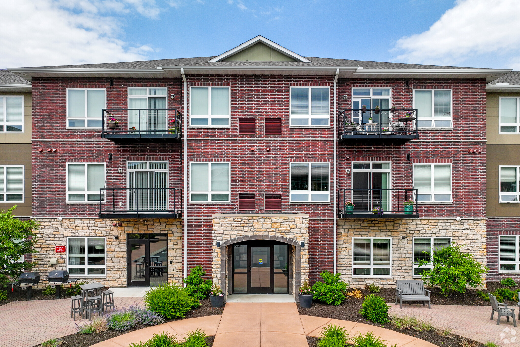 15430 Founders Ln, Apple Valley, MN for sale Primary Photo- Image 1 of 1