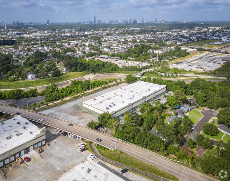 707 N Shepherd Dr, Houston, TX for lease - Aerial - Image 2 of 9