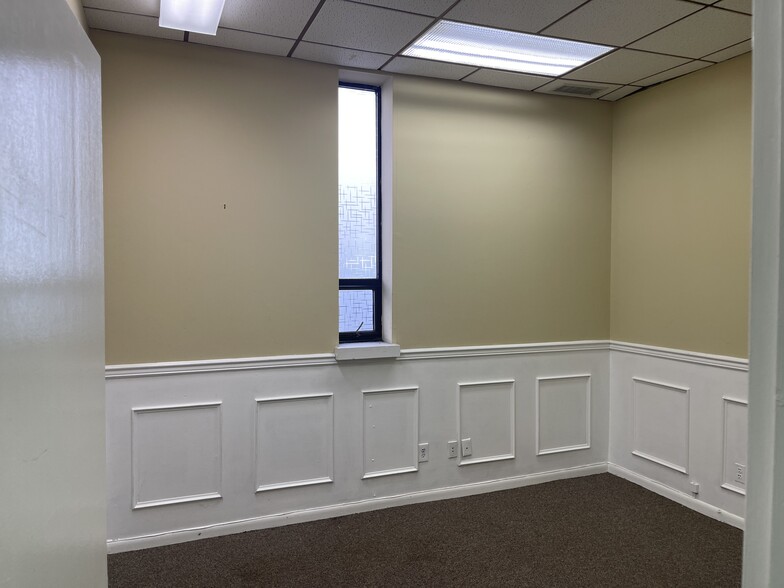 15 N 5th St, Saddle Brook, NJ for lease - Interior Photo - Image 3 of 6