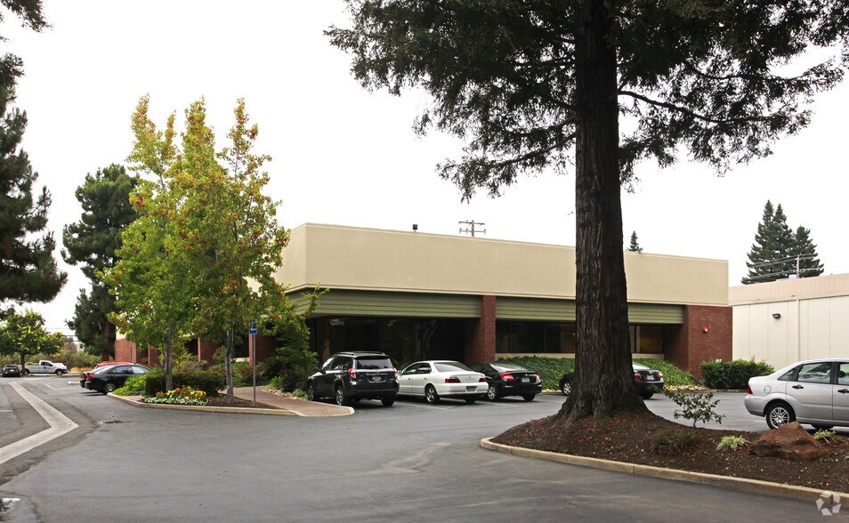335 E Middlefield Rd, Mountain View, CA for lease - Building Photo - Image 2 of 5